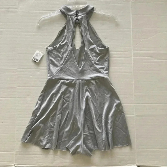 Silence + Noise “Brandi” Keyhole Romper Gray Small - Picture 9 of 10